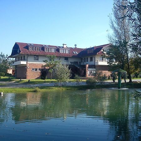 Grante Motel Έστεργκομ Εξωτερικό φωτογραφία