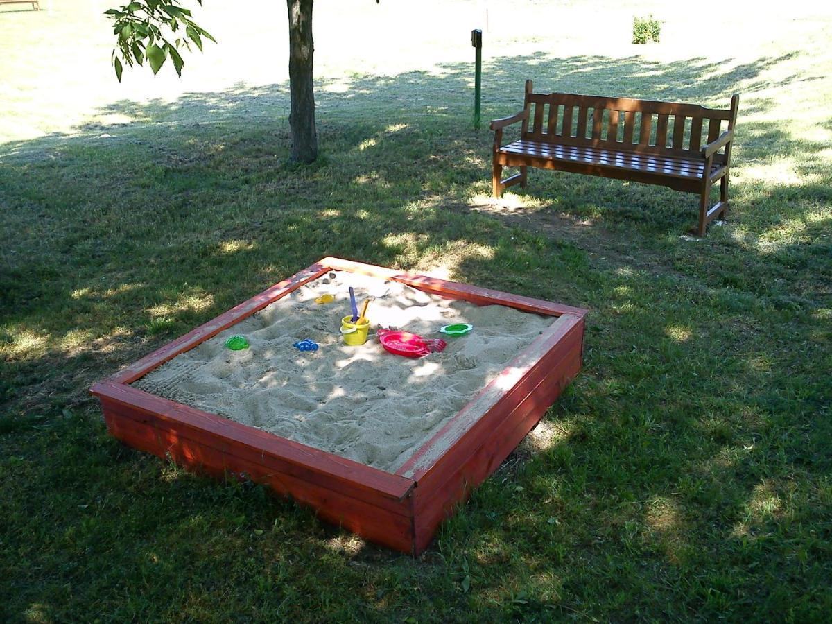 Grante Motel Έστεργκομ Εξωτερικό φωτογραφία