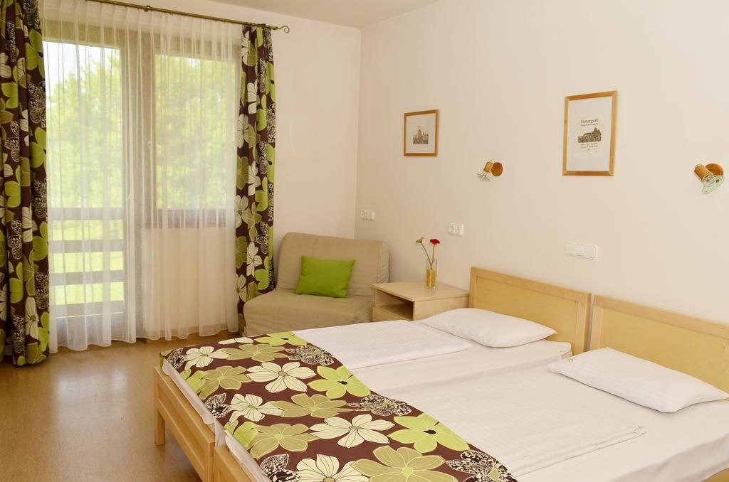 Grante Motel Έστεργκομ Δωμάτιο φωτογραφία