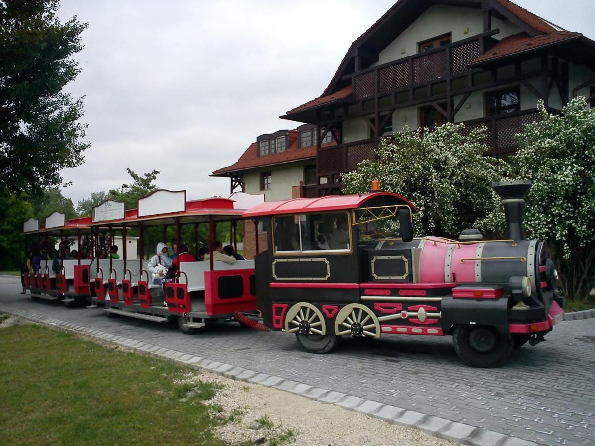 Grante Motel Έστεργκομ Εξωτερικό φωτογραφία